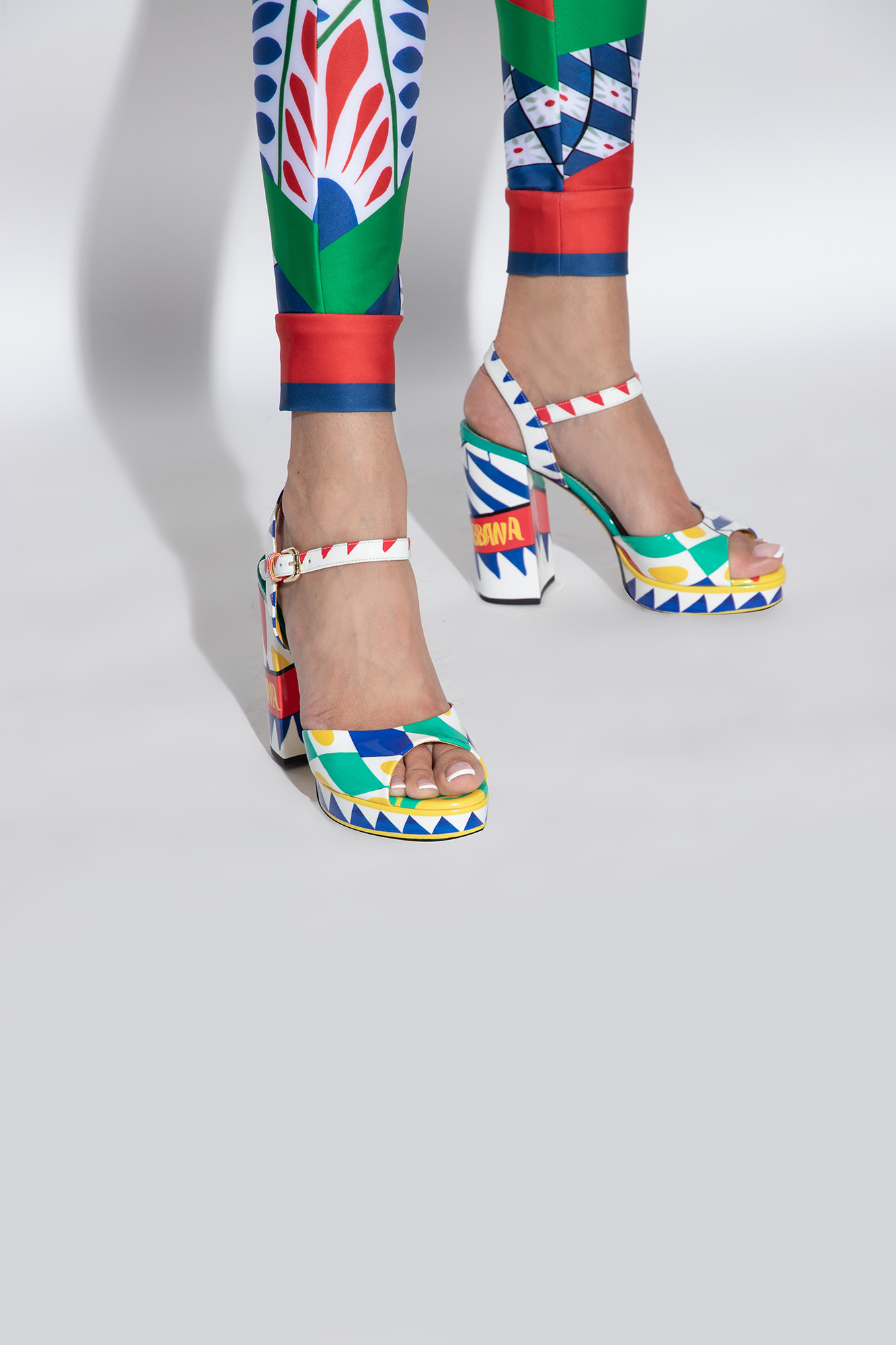 VIP【送料関税込】DOLCE&GABBANA RAINBOW FLAT LACE SANDALS Lace rainbow slides with brooch detailing in Grey for Women